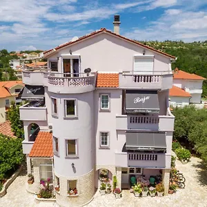 Apartman Baja, Lopar