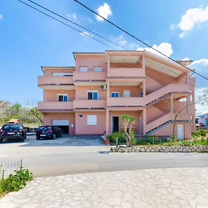 Apartman And Ljubica, Lopar