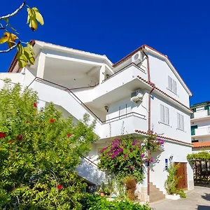 Apartman Anica J, Lopar