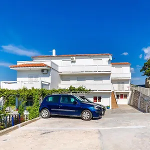 Apartman Pela, Lopar