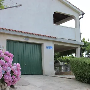 Apartman Roza, Lopar