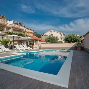Apartman Dania, Lopar
