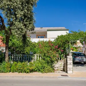 Apartman Elvira, Lopar